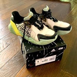 Adidas Boys Star Wars Sneaker Size 4
